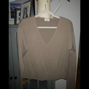 Aritzia sweater V neck NWOT